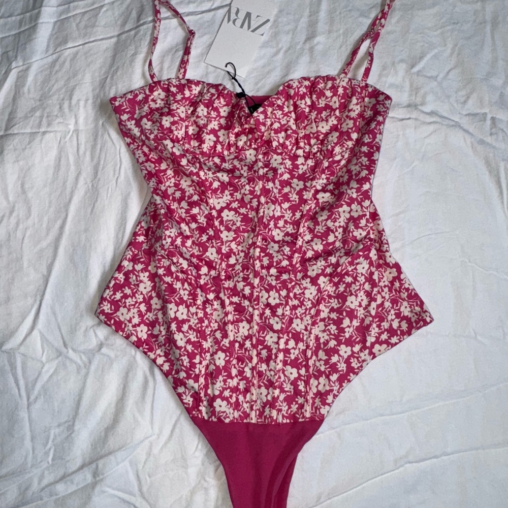 ❗️NEW❗️Zara Pink and White Bodysuit with Floral Design
